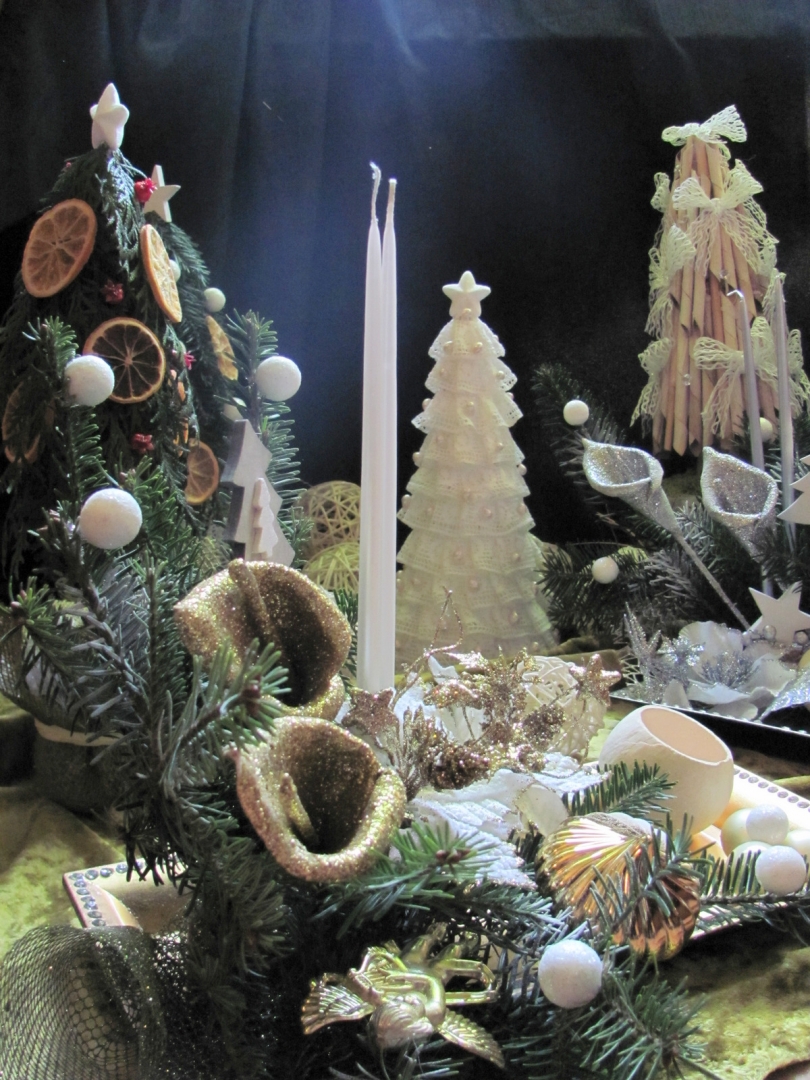 Przygotowania do Bożego Narodzenia w Domu Pomocy Społecznej w Moszczanach- stroiki, choinki, kartki 